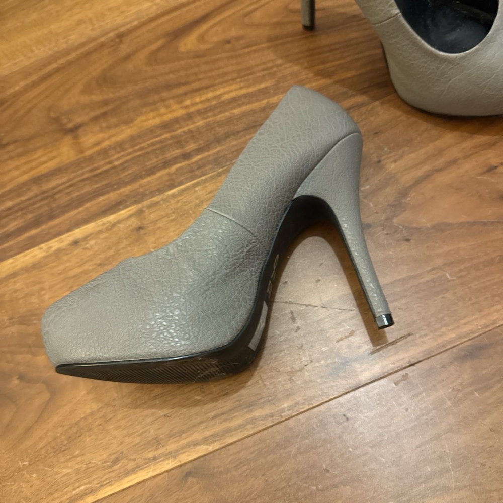 gray high heels - Picture 2 of 4